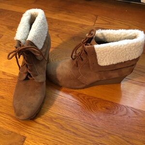 Sale!Women size 10 wedged ankle boot